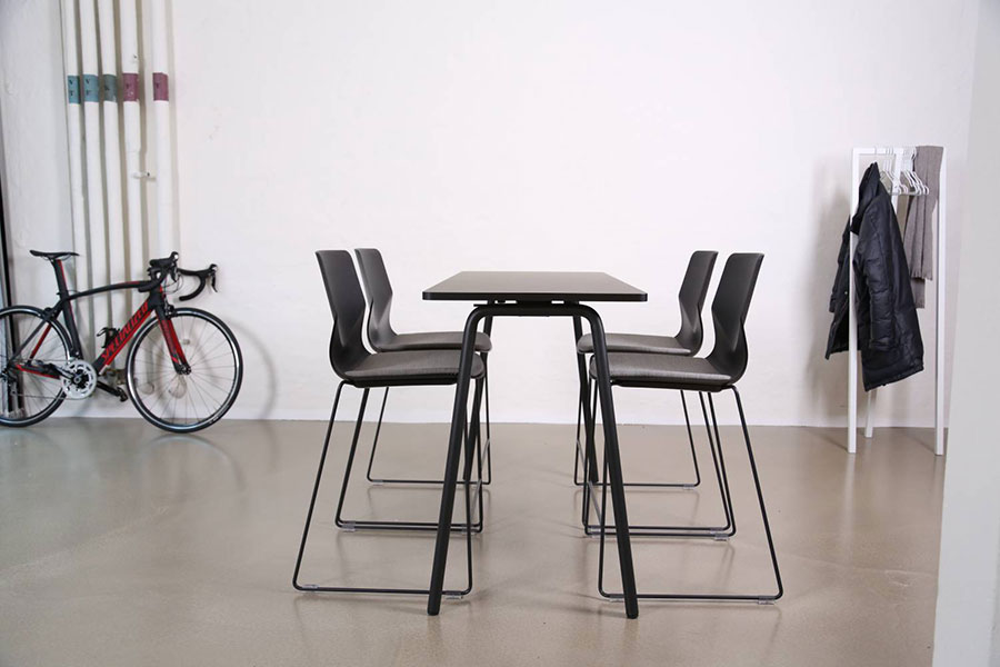 Fourreal table Fourreal high black table