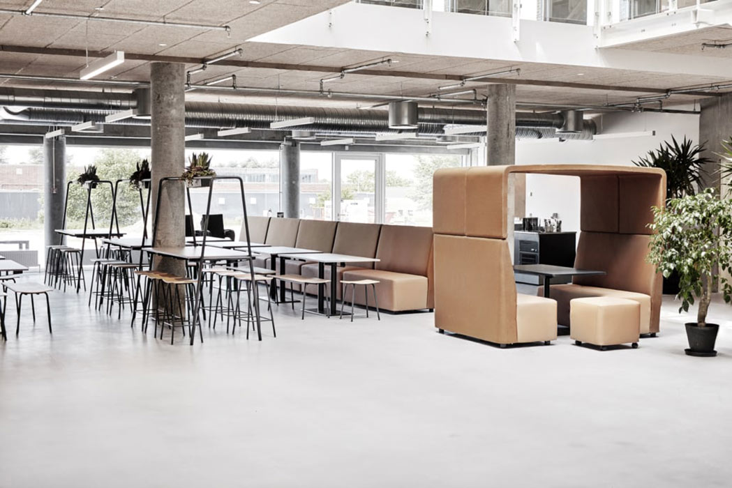 FourLikes den Fourlikes modular office den in breakout space