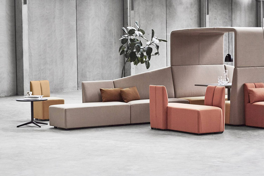 FourLikes den Fourlikes modular seating attaches to acoustic open office pod