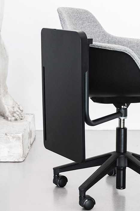 FourMe 66 chair FourMe 66 chair with folded Innotab arm