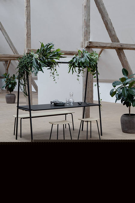 Fourreal A table Fourreal A standing table