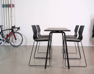 Fourreal A table