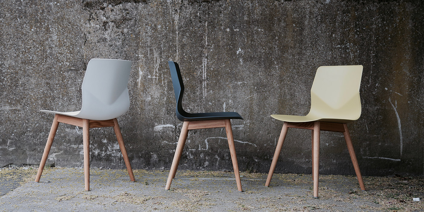 FourSure 44 chair FourSure 44 chair with wood legs