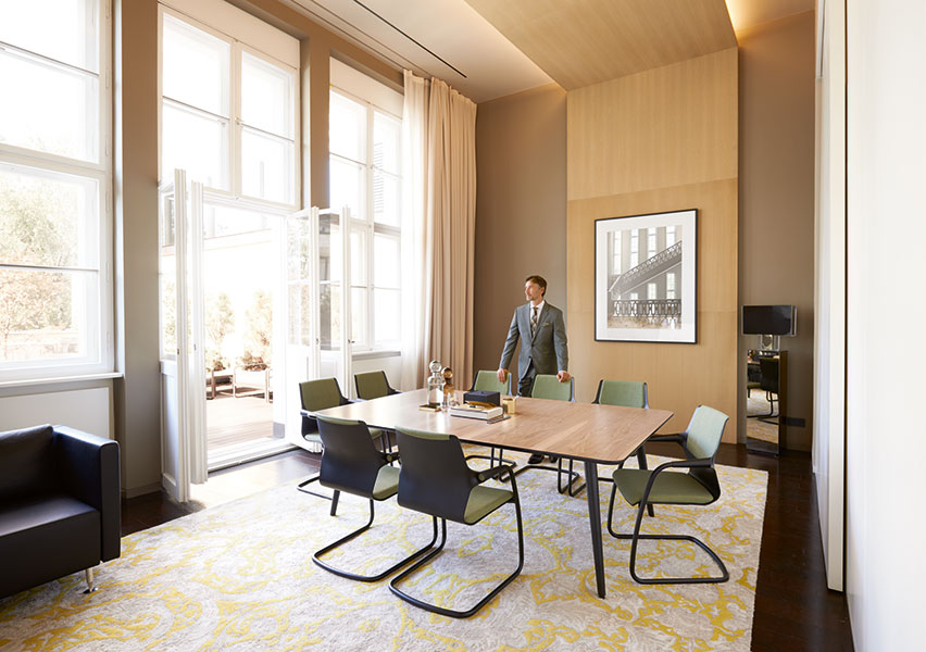 Mastermind table Mastermind small veneer table