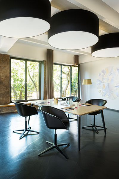 Mastermind melamine table Mastermind table with radius edges
