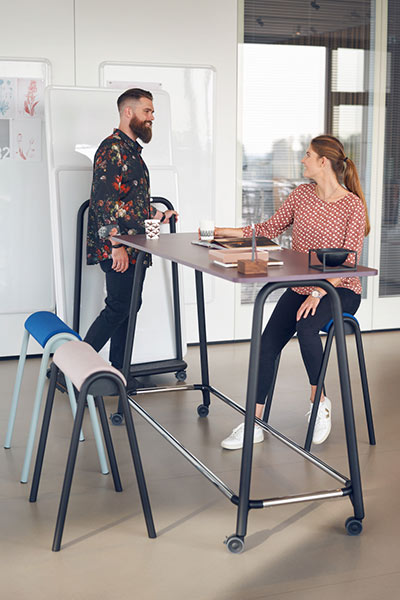 Se Lab High Table Se Lab High Table with hopper seats