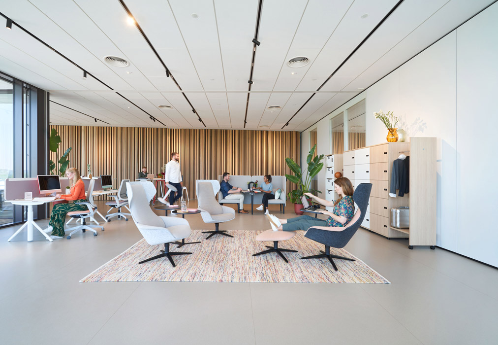 SE:Lounge SE:Lounge chairs in meeting setup