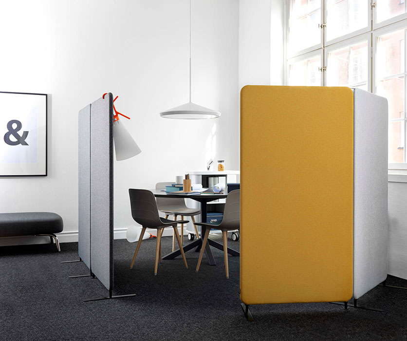 Softline Floor Office divides creating a meeting space